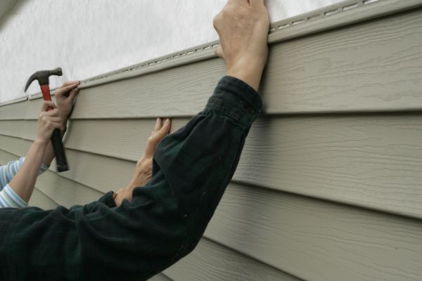 Cost of Insulated Siding Installation in Newark